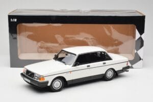 Volvo 240 GL Blanc Minichamps 1:18 155171402 Métal Moulé — image 6 sur 6