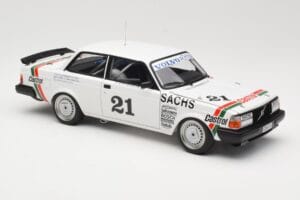 Volvo 240 Turbo #21 P. Stureson DTM Winner Wunstorf 1985 AUTOart 1:18 88592 Métal Moulé — image 6 sur 8