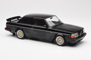 Volvo 240 Turbo Noir Custom IXO 1:18 18CMC178 Métal Moulé — image 4 sur 6