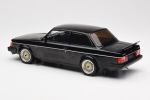 Volvo 240 Turbo Noir Custom IXO 1:18 18CMC178 Métal Moulé — image 5 sur 6