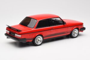 Volvo 240 Turbo Rouge Custom IXO 1:18 18CMC177 Métal Moulé — image 2 sur 5