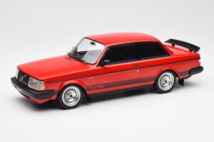 Volvo 240 Turbo Rouge Custom IXO 1:18 18CMC177 Métal Moulé