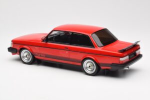 Volvo 240 Turbo Rouge Custom IXO 1:18 18CMC177 Métal Moulé — image 5 sur 5