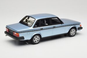 Volvo 244 Turbo Bleu Clair DNA 1:18 DNA000135 Métal Moulé — image 2 sur 6