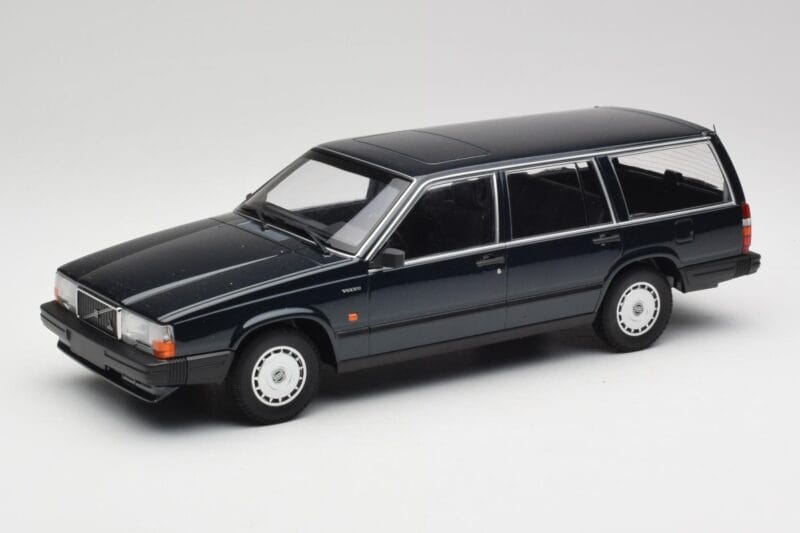 Volvo 740 GL Break Vert Foncé Métallisé Minichamps 1:18 155171771 Métal Moulé