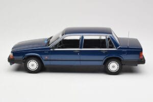 Volvo 740 GL Dark Blue Metallic Minichamps 1:18 155171701 Métal Moulé — image 3 sur 6