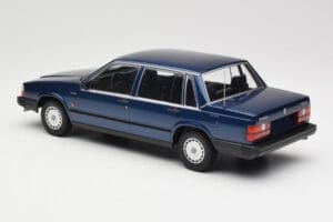 Volvo 740 GL Dark Blue Metallic Minichamps 1:18 155171701 Métal Moulé — image 5 sur 6
