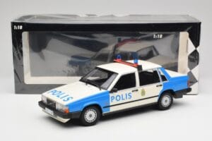 Volvo 740 GL Police Suédoise Minichamps 1:18 155171791 Métal Moulé — image 6 sur 6