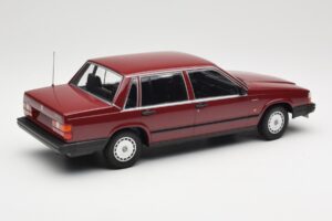 Volvo 740 GL Rouge Minichamps 1:18 155171704 Métal Moulé — image 2 sur 6
