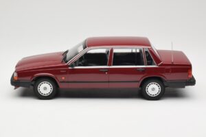 Volvo 740 GL Rouge Minichamps 1:18 155171704 Métal Moulé — image 3 sur 6