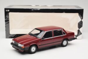 Volvo 740 GL Rouge Minichamps 1:18 155171704 Métal Moulé — image 6 sur 6