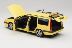 Volvo 850 T-5R Break Cream Yellow AUTOart 1:18 79506 Métal Moulé — image 5 sur 8