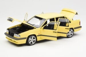 Volvo 850 T-5R Jaune AUTOart 1:18 79501 Métal Moulé — image 2 sur 8