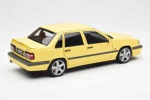 Volvo 850 T-5R Jaune AUTOart 1:18 79501 Métal Moulé — image 3 sur 8