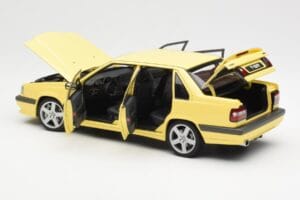 Volvo 850 T-5R Jaune AUTOart 1:18 79501 Métal Moulé — image 5 sur 8