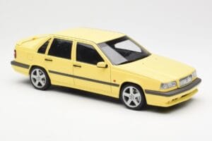 Volvo 850 T-5R Jaune AUTOart 1:18 79501 Métal Moulé — image 6 sur 8