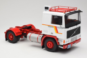 Volvo F12 Blanc Rouge Road Kings 1:18 RK180031 Métal Moulé — image 6 sur 8