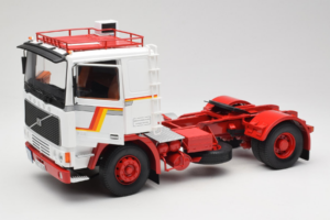Volvo F12 Blanc Rouge Road Kings 1:18 RK180031 Métal Moulé — image 2 sur 8