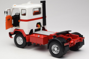 Volvo F88 Blanc Rouge MCG 1:18 MCG18141 Métal Moulé — image 5 sur 8
