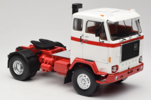 Volvo F88 Blanc Rouge MCG 1:18 MCG18141 Métal Moulé — image 6 sur 8
