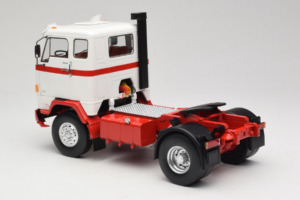 Volvo F88 Blanc Rouge MCG 1:18 MCG18141 Métal Moulé — image 7 sur 8