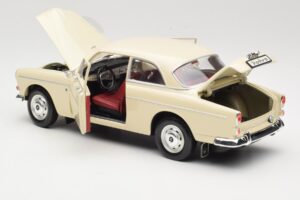 Volvo P121 Amazon Blanc Revell 1:18 08866 Métal Moulé — image 5 sur 8