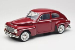 Volvo PV544 Cherry Red Revell 1:18 08887 Métal Moulé