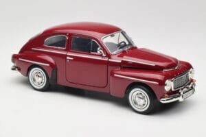 Volvo PV544 Cherry Red Revell 1:18 08887 Métal Moulé — image 6 sur 8