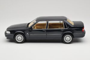 Volvo S90 Royal Blue DNA 1:18 DNA000088 Métal Moulé — image 3 sur 6