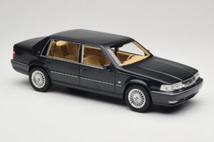 Volvo S90 Royal Blue DNA 1:18 DNA000088 Métal Moulé — image 4 sur 6