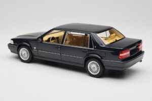 Volvo S90 Royal Blue DNA 1:18 DNA000088 Métal Moulé — image 5 sur 6