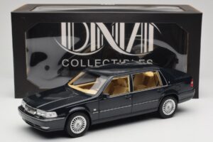 Volvo S90 Royal Blue DNA 1:18 DNA000088 Métal Moulé — image 6 sur 6