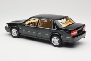 Volvo S90 Royal Green DNA 1:18 DNA000090 Métal Moulé — image 5 sur 6