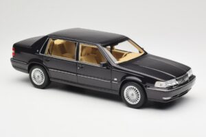 Volvo S90 Royal Violet DNA 1:18 DNA000089 Métal Moulé — image 4 sur 6