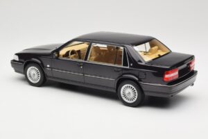 Volvo S90 Royal Violet DNA 1:18 DNA000089 Métal Moulé — image 5 sur 6