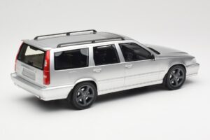 Volvo V70 R P80 Argent DNA 1:18 DNA000155 Métal Moulé — image 2 sur 6