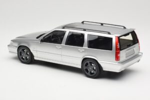 Volvo V70 R P80 Argent DNA 1:18 DNA000155 Métal Moulé — image 5 sur 6
