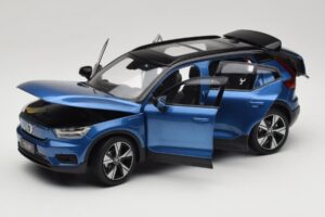 Volvo XC40 Recharge Bleu Métallisé Paudi Model 1:18 2562373 Métal Moulé — image 2 sur 8