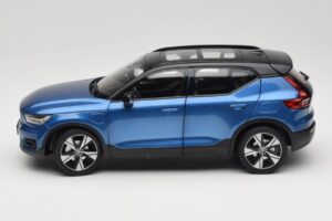 Volvo XC40 Recharge Bleu Métallisé Paudi Model 1:18 2562373 Métal Moulé — image 4 sur 8