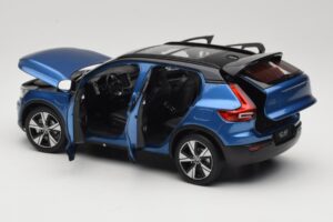 Volvo XC40 Recharge Bleu Métallisé Paudi Model 1:18 2562373 Métal Moulé — image 5 sur 8