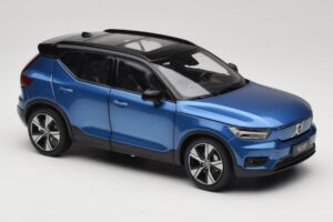 Volvo XC40 Recharge Bleu Métallisé Paudi Model 1:18 2562373 Métal Moulé — image 6 sur 8