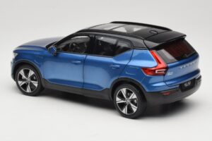Volvo XC40 Recharge Bleu Métallisé Paudi Model 1:18 2562373 Métal Moulé — image 7 sur 8