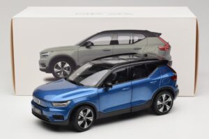 Volvo XC40 Recharge Bleu Métallisé Paudi Model 1:18 2562373 Métal Moulé — image 8 sur 8