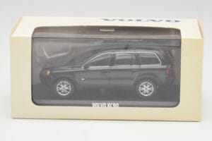 Volvo XC90 Noir Saphir Minichamps 1:43 38704 Métal Moulé — image 4 sur 4
