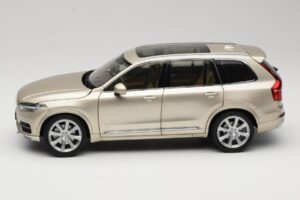 Volvo XC90 Luminous Sand Yellow Paudi Model 1:18 9430841 Métal Moulé — image 4 sur 8