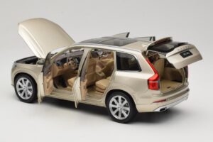 Volvo XC90 Luminous Sand Yellow Paudi Model 1:18 9430841 Métal Moulé — image 5 sur 8