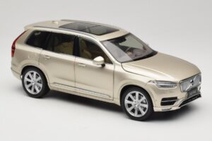 Volvo XC90 Luminous Sand Yellow Paudi Model 1:18 9430841 Métal Moulé — image 6 sur 8