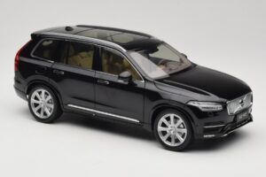 Volvo XC90 Onyx Black Paudi Model 1:18 9430842 Métal Moulé — image 6 sur 8