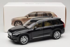 Volvo XC90 Onyx Black Paudi Model 1:18 9430842 Métal Moulé — image 8 sur 8
