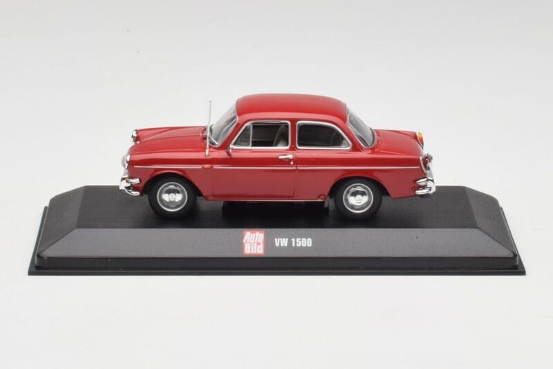 Volkswagen 1500 Ruby Rouge Minichamps 1:43 VW001 Métal Moulé